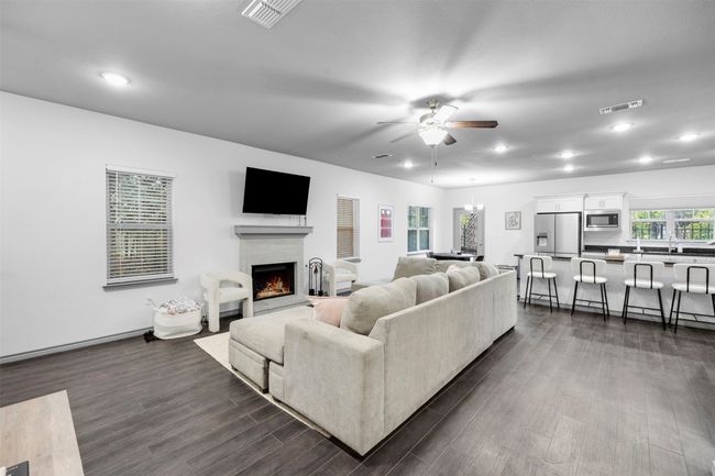 8705 Tudor Pl, Townhouse with 3 bedrooms, 3 bathrooms and null parking in Dallas TX | Image 5