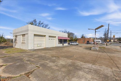 121 N James St, Goldsboro, NC, 27530-3628 | Card Image