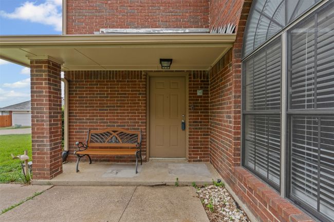 1404 Ranchview Ct, House other with 3 bedrooms, 3 bathrooms and null parking in Carrollton TX | Image 4