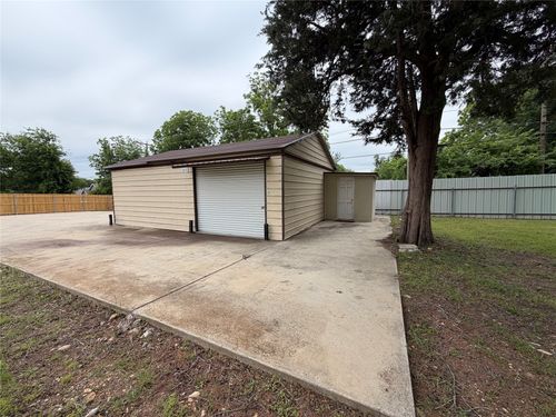 1264 E Maddox Ave, Fort Worth, TX, 76104-5719 | Card Image