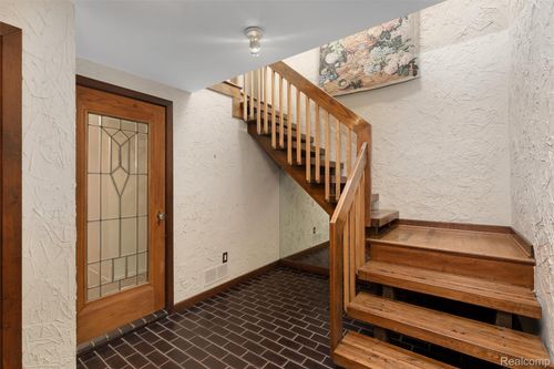 24145 Locust St, Farmington Hills, MI, 48335-3444 | Card Image