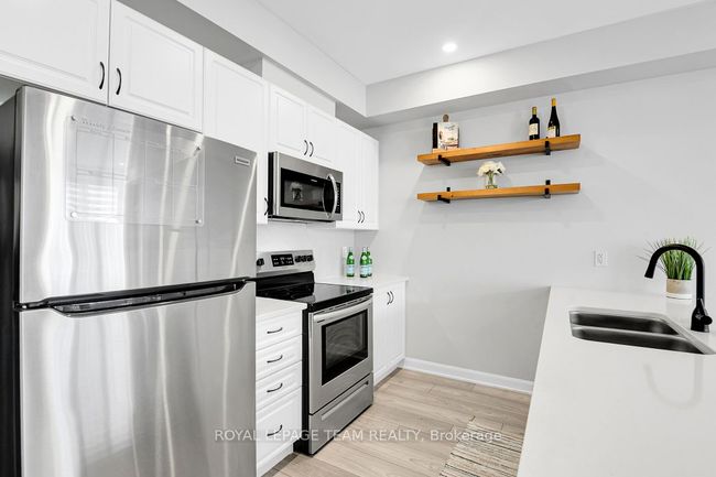908 Lixnaw Crt, House attached with 2 bedrooms, 2 bathrooms and 2 parking in Nepean ON | Image 18