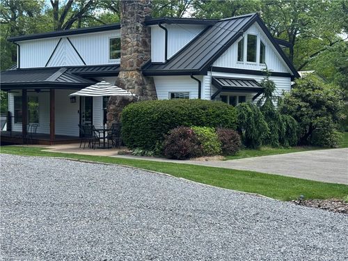 143 Mohawk Trl, Slippery Rock, PA, 16057-3621 | Card Image