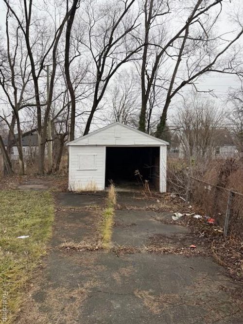 8630 Greenview Ave, Detroit, MI, 48228-3150 | Card Image