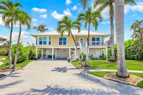 681 Diplomat Ct, MARCO ISLAND, FL, 34145-2447 | Card Image