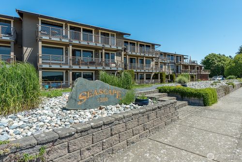101-1300 Peace Portal Dr, Blaine, WA, 98230-8998 | Card Image