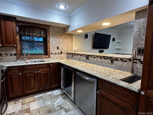 128-128 Bailey Ct, Middle Island, NY, 11953-1304 | Card Image