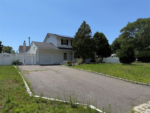 124 Ridgewood Avenue, Brookhaven, NY, 11742 | Card Image