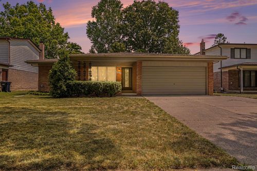 35656 Saxony Dr, Sterling Heights, MI, 48310-5187 | Card Image