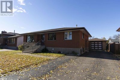 229 Evans St, Home with 4 bedrooms, 2 bathrooms and null parking in Thunder Bay ON | Image 2