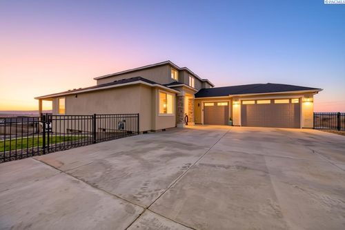 6557 Argos St, West Richland, WA, 99353-5519 | Card Image
