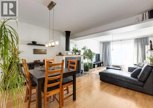 3302 50 St Nw, Calgary, AB, T3A2C6 | Card Image