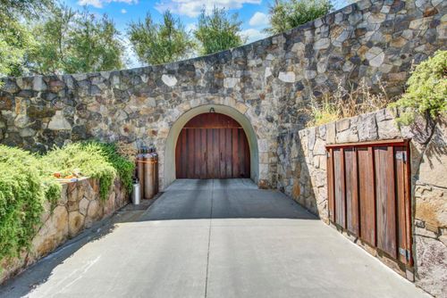 3530 Silverado Trl N, Saint Helena, CA, 94574-9663 | Card Image
