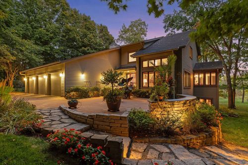 100 Black Oaks Ln N, Wayzata, MN, 55391 | Card Image