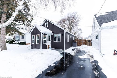 826 Pine St, Dunnville, ON, N1A2M5 | Card Image