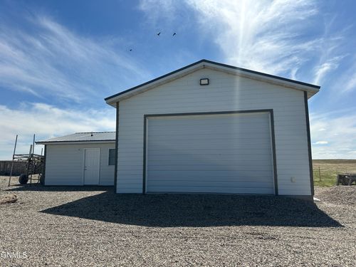 4289 Lakeshore Drive S, Wishek, ND, 58495 | Card Image