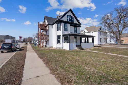 2007 College St, Cedar Falls, IA, 50613-3685 | Card Image
