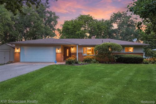 804 Bonita Dr, White Lake, MI, 48383-2821 | Card Image