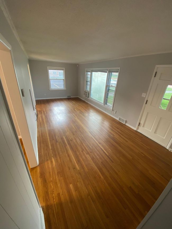 Living Room 2 | Image 9