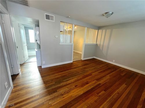 3-225 S 10th St, Las Vegas, NV, 89101-8907 | Card Image