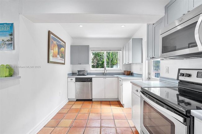 1055 Ne 120 Th St, House other with 4 bedrooms, 2 bathrooms and null parking in Biscayne Park FL | Image 17
