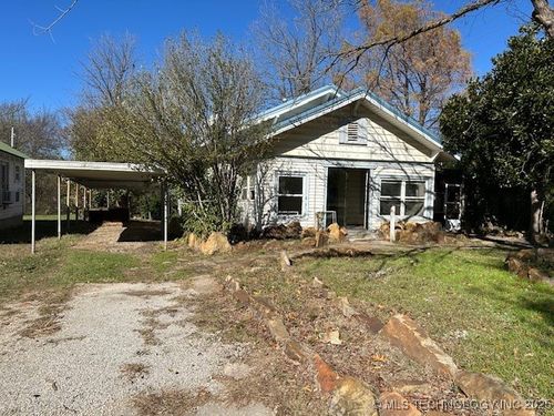301 S Hinckley St, Holdenville, OK, 74848-5043 | Card Image