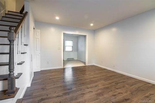 72 Tudor Ln, Bay Shore, NY, 11706-5530 | Card Image