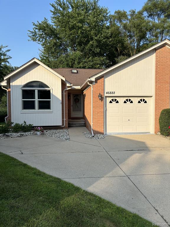 Charring Cross Ct, Shelby Township, MI 48317