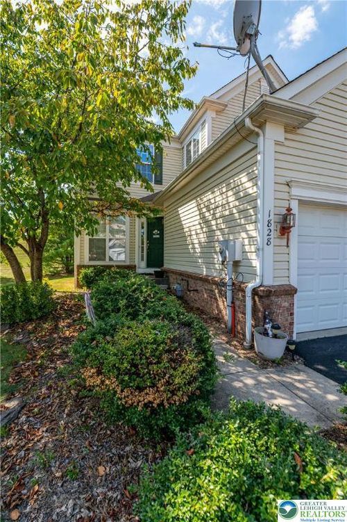 1828 Majestic Dr, Orefield, PA, 18069-9114 | Card Image