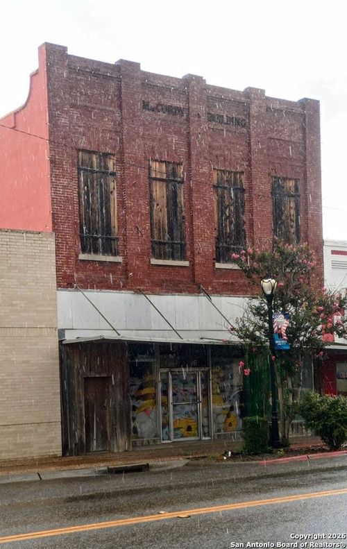 212 N Washington St, Beeville, TX, 78102-4511 | Card Image