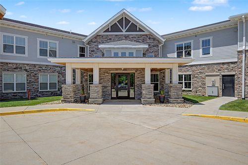 213-1427 34th Ave Sw, Altoona, IA, 50009-5453 | Card Image