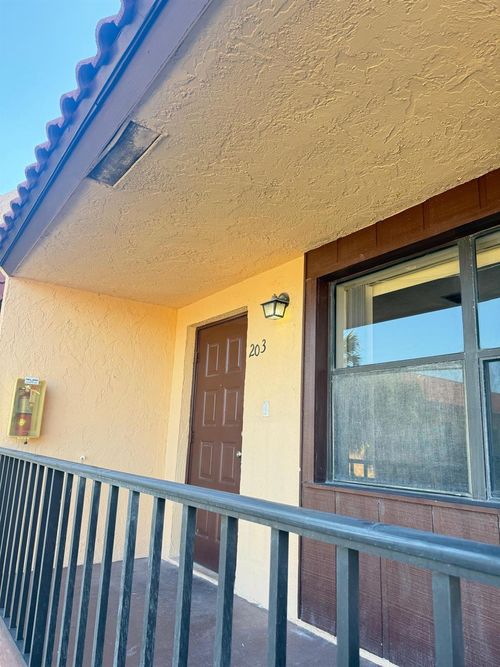 apt-203-5987 Forest Hill Blvd, West Palm Beach, FL, 33415-5577 | Card Image