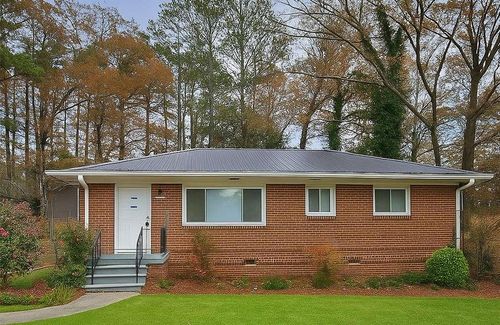 2842 Delowe Dr, East Point, GA, 30344-2306 | Card Image