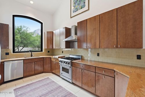 1361 E Sonoran Desert Dr, Oro Valley, AZ, 85737-9284 | Card Image