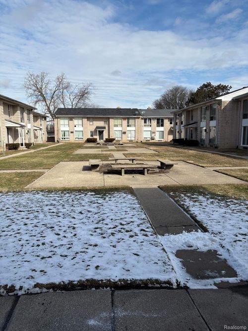 22108 Dante St, Oak Park, MI, 48237-2837 | Card Image