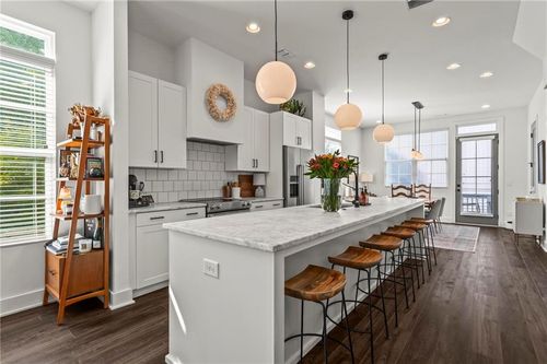 1221 Oxley Pl Nw, Atlanta, GA, 30307-2858 | Card Image