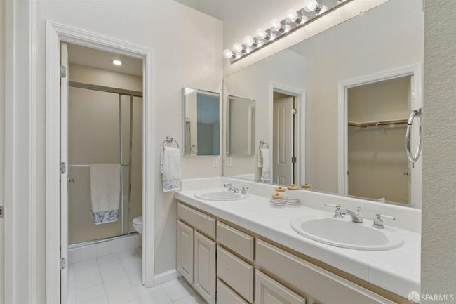 No need to have different morning schedules - note double sinks | Image 29