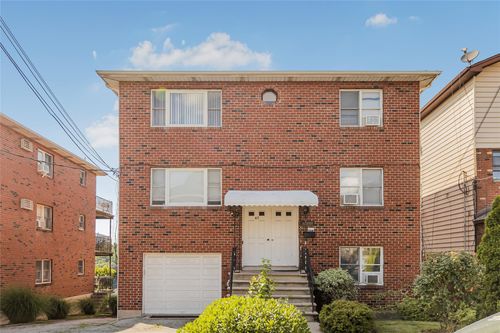 43 Dunston Ave, Yonkers, NY, 10701-6322 | Card Image