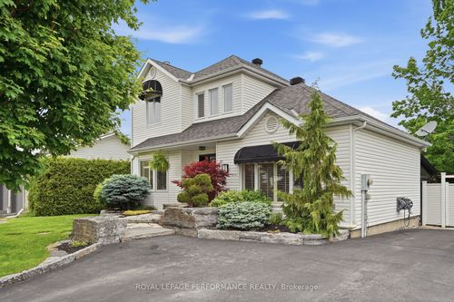 905 Royal Ave, Hawkesbury, ON, K6A3J8 | Card Image