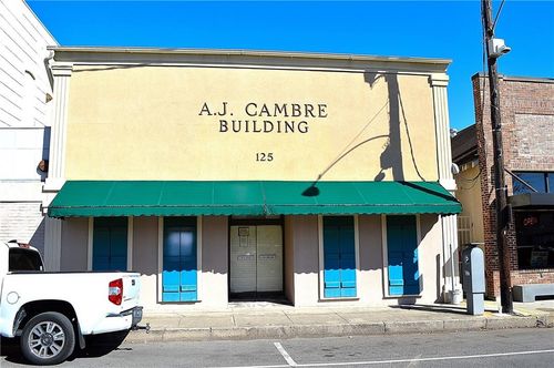 125 Huey P Long Ave, Gretna, LA, 70053-5813 | Card Image