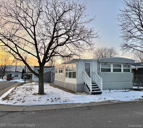 228 Greenhill Dr, White Lake, MI, 48386-1947 | Card Image