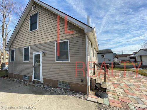 23800 Beverly St, Saint Clair Shores, MI, 48082-2133 | Card Image