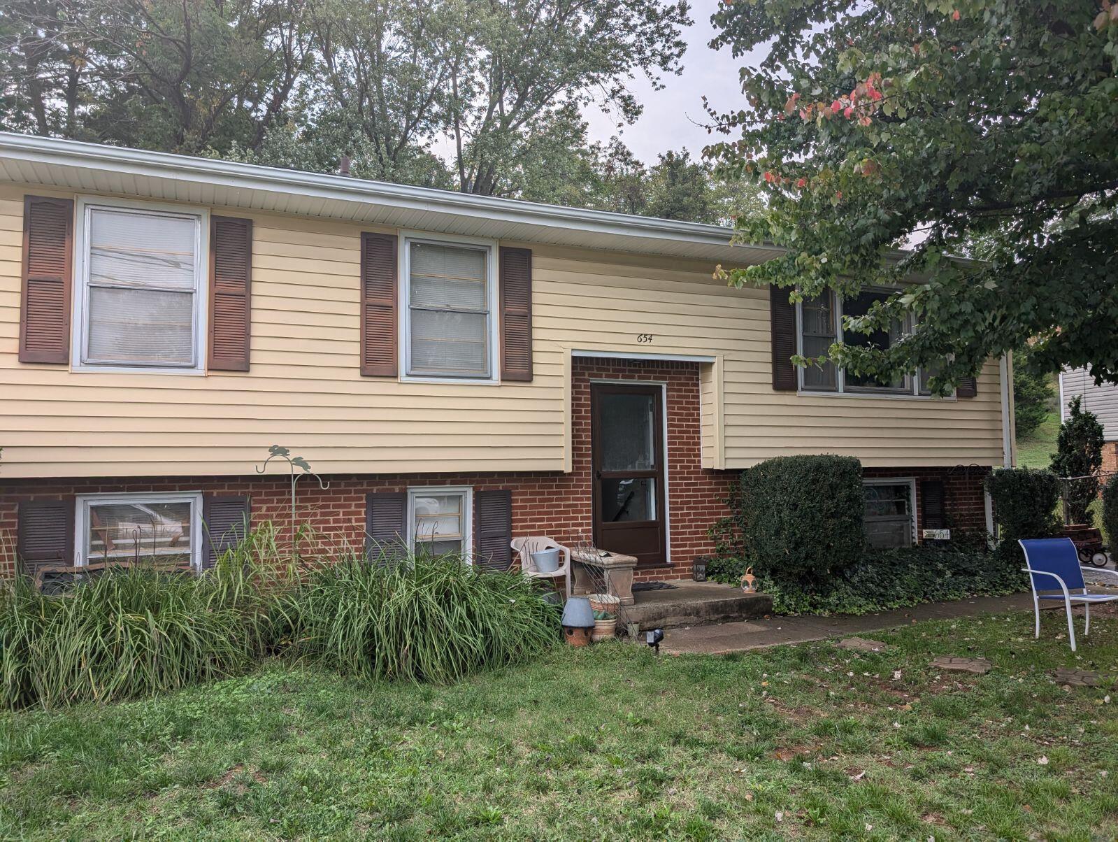 Ramada Rd, Vinton, VA 24179