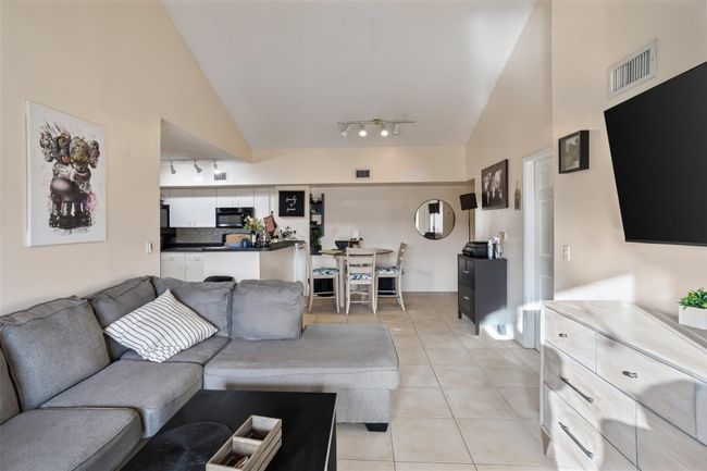 APT-310 - 2620 S University Dr, Condo with 3 bedrooms, 2 bathrooms and null parking in Davie FL | Image 7