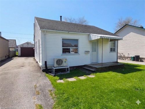 341 Corvette St, Welland, ON, L3B4S5 | Card Image