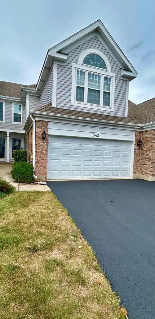 642 Citadel Dr, Westmont, IL, 60559-5541 | Card Image