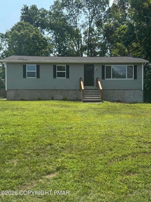 102 Charlotte Way, East Stroudsburg, PA, 18302-6652 | Card Image