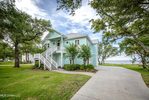 10805 Eagle Nest Rd, Ocean Springs, MS, 39564-8339 | Card Image