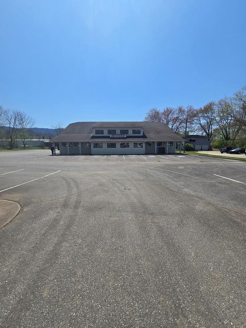 358 Main St, Andrews, NC, 28901-8002 | Card Image