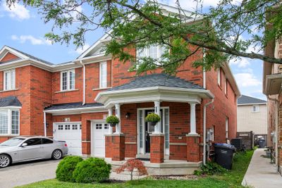 9 Hollingsworth Cir, Home with 4 bedrooms, 3 bathrooms and 2 parking in Brampton ON | Image 3